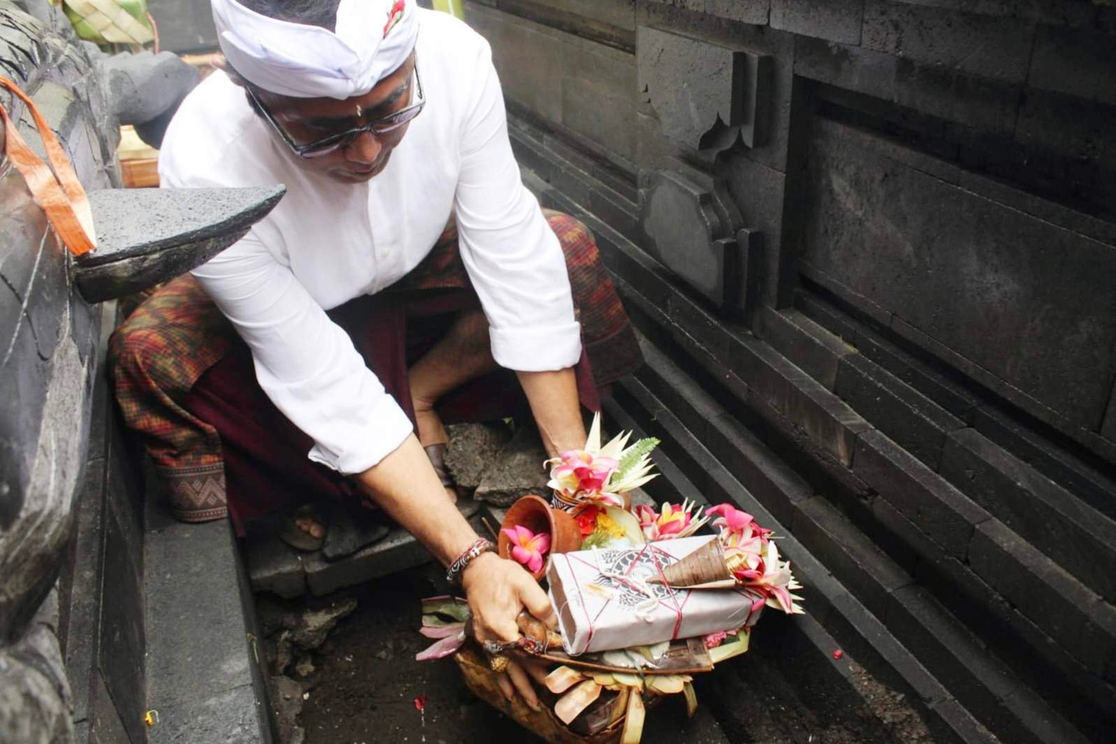 Wali Kota Jaya Negara Mendem Pedagingan Di Padmasana Pelabuhan Sanur