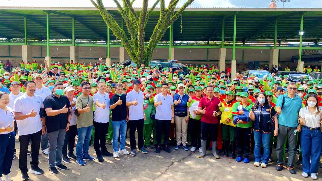 Bupati Badung I Wayan Adi Arnawa apresiasi kerja keras pahlawan kebersihan lewat bantuan sembako dan jaminan kesehatan dalam laporan MD Suteja