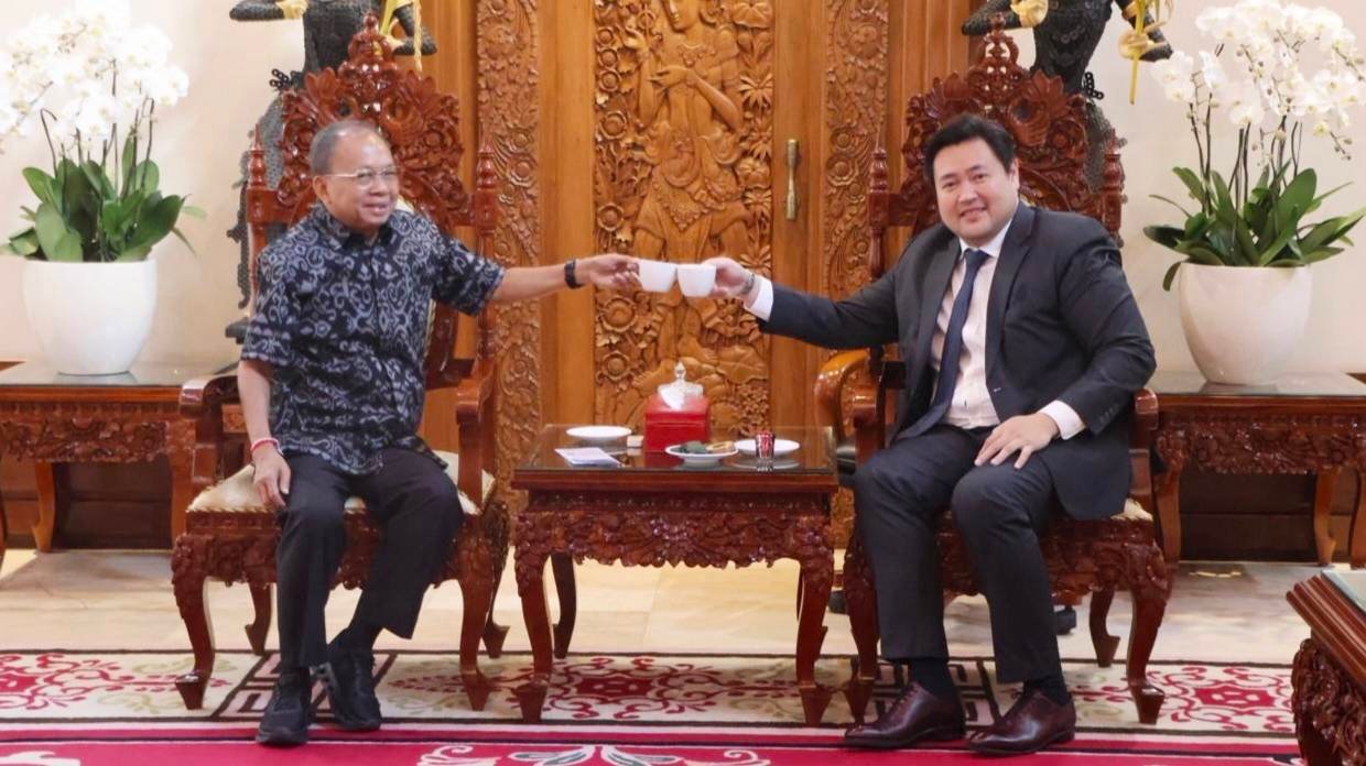 Gubernur Bali Wayan Koster paparkan visi Nangun Sat Kerthi Loka Bali kepada Gubernur Siquijor Filipina dalam bidikan MD Suteja