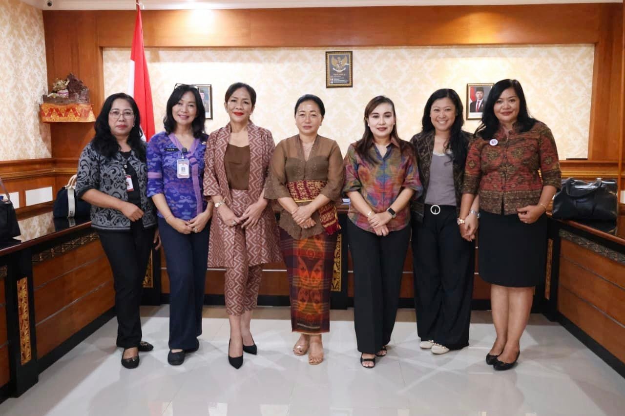 Ny. Sagung Antari Jaya Negara sambut baik sinergi DPW ILDI Denpasar dalam penguatan program sosial dan kesehatan masyarakat dalam laporan MD Suteja
