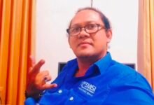 Pakar Komunikasi Bali MD Suteja - Wartawan Utama Mata Dewata.