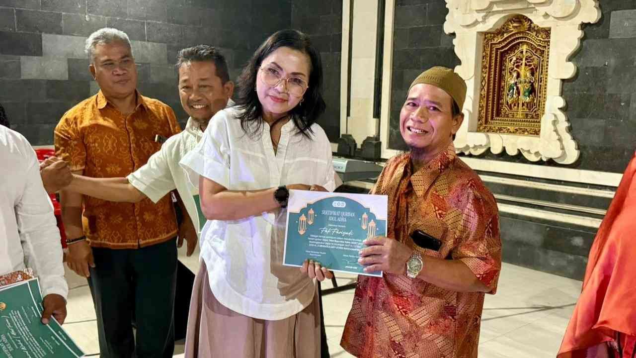 Nyonya Rasniathi Adi Arnawa menghadiri ramah tamah Iduladha lintas agama di Raya Kampial Badung