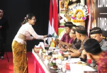 Para bartender muda mengikuti audisi Lomba Mixologi Arak Bali di Kantor DPD PDI Perjuangan Bali
