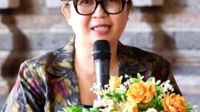 Ny. Rai Wahyuni Sanjaya Ketua TP PKK Tabanan dampingi masyarakat Pupuan