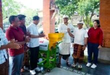 Wakil Bupati Badung Bagus Alit Sucipta serahkan mesin pencacah sampah guna perkuat kemandirian tata kelola limbah organik desa dalam laporan MD Suteja