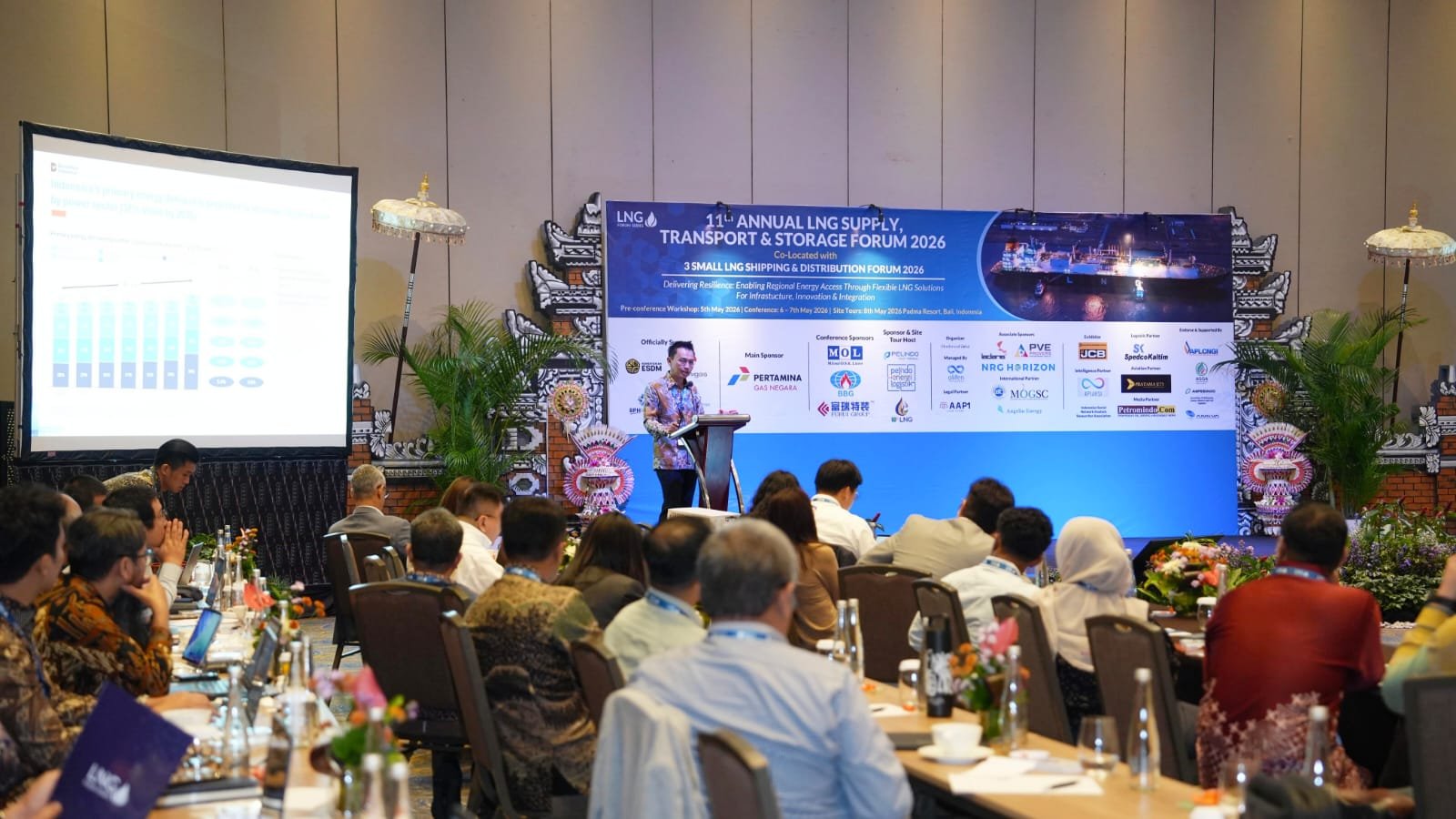 Direktur Utama PLN EPI Rakhmad Dewanto paparkan proyeksi gas transisi energi nasional dalam forum LNG Bali bersama foto pilihan jurnalis MD Suteja