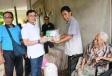 Bupati Klungkung, I Made Satria serahkan bantuan sosial dan instruksikan pendataan akurat warga miskin dalam laporan MD Suteja