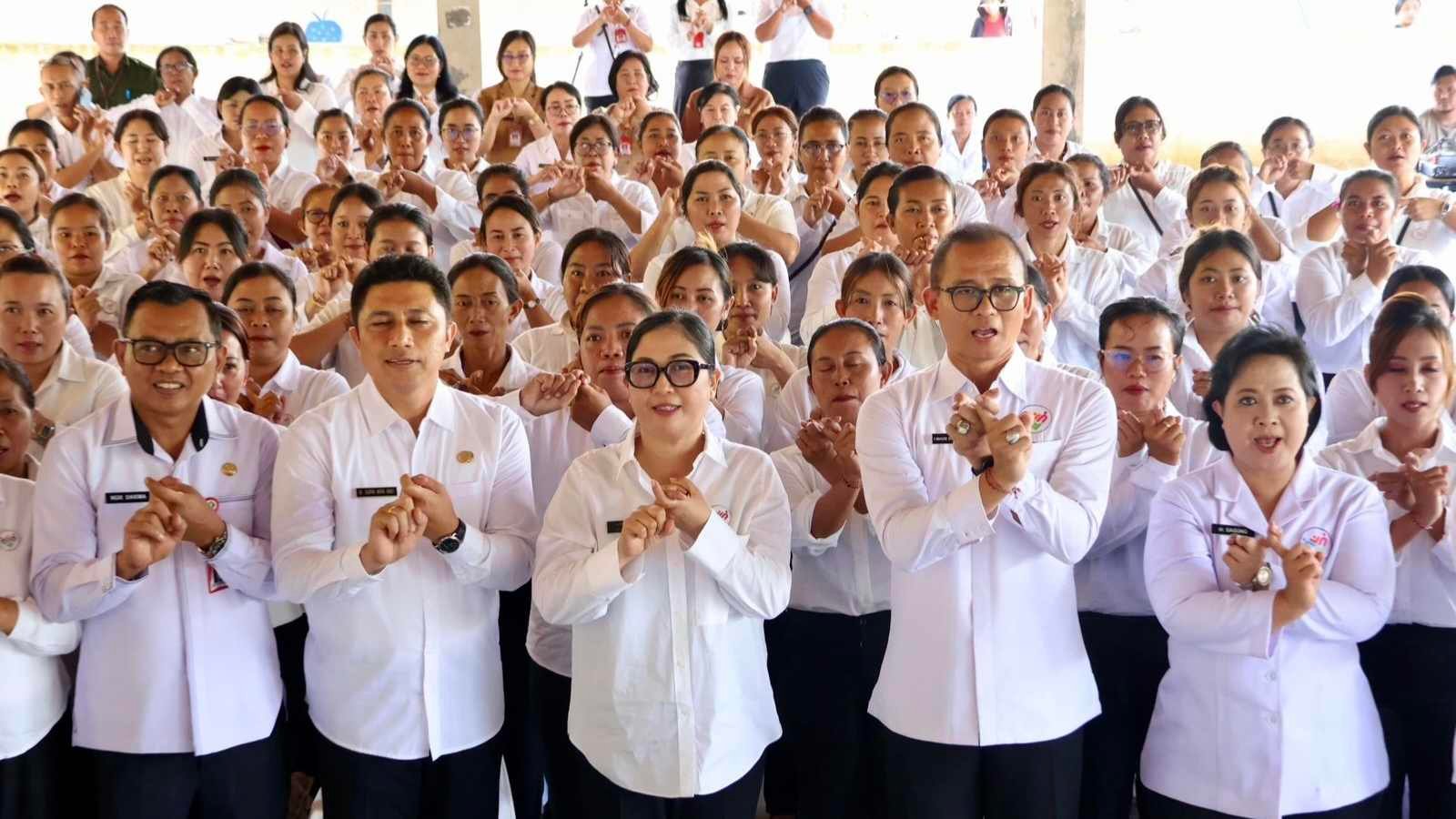 Ny. Rai Wahyuni Sanjaya dampingi aksi nyata Pembina Posyandu Bali guna perkuat kualitas hidup krama desa dalam pantauan jurnalis MD Suteja