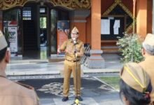 Sekda Denpasar Eddy Mulya tekankan integritas ASN dan tinjau pelayanan publik Kecamatan Denpasar Barat dalam pantauan MD Suteja