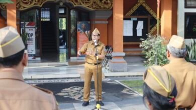 Sekda Denpasar Eddy Mulya tekankan integritas ASN dan tinjau pelayanan publik Kecamatan Denpasar Barat dalam pantauan MD Suteja