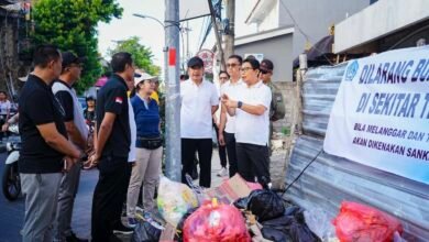 Bupati Badung I Wayan Adi Arnawa awasi langsung pemilahan sampah sektor Horeka Kuta guna pastikan kebersihan destinasi wisata dalam laporan MD Suteja