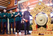 pemukulan gong dalam acara pembukaan Rakercab dan Forbis BPC HIPMI Denpasar Tahun 2026, yang berlangsung di Graha Sewakadarma, Lumintang Denpasar.