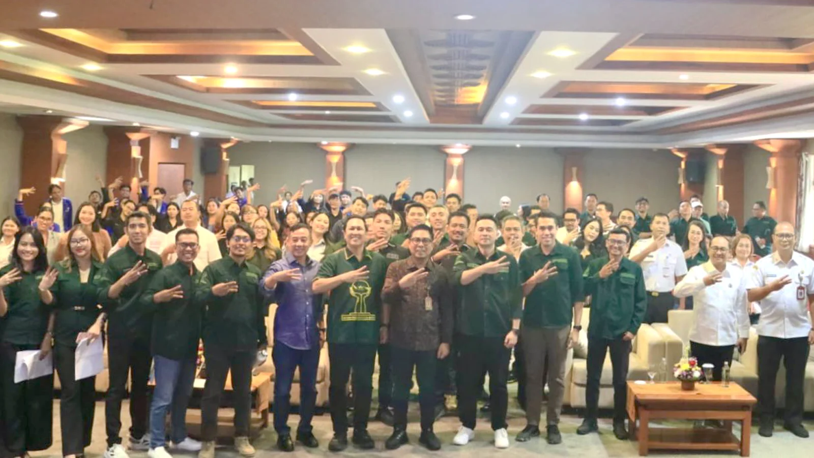 foto bersama dalam acara Rakercab dan Forbis BPC HIPMI Denpasar Tahun 2026, yang berlangsung di Graha Sewakadarma, Lumintang Denpasar.
