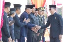 Sekda Badung Ida Bagus Surya Suamba memimpin upacara peringatan Hari Kebangkitan Nasional ke-118 di Lapangan Mangupraja Mandala