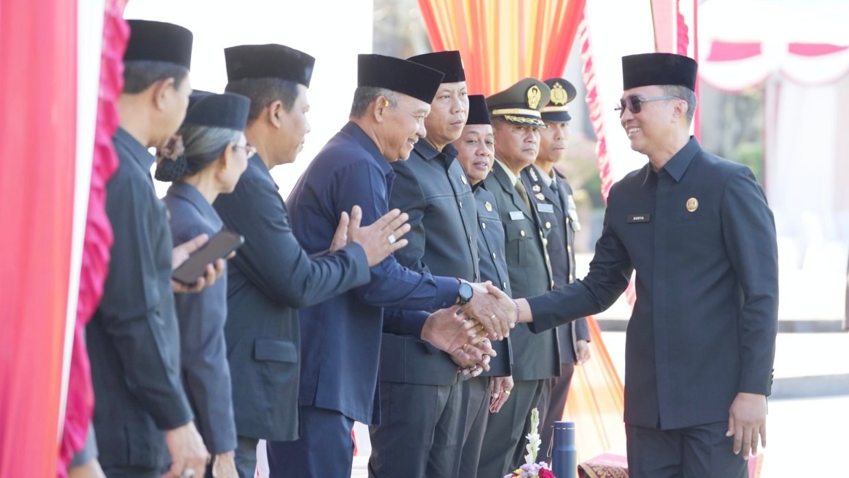 Sekda Badung Ida Bagus Surya Suamba memimpin upacara peringatan Hari Kebangkitan Nasional ke-118 di Lapangan Mangupraja Mandala