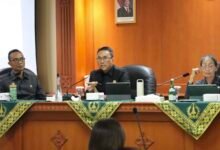 Sekda Badung Surya Suamba pimpin rapat evaluasi realisasi APBD Badung 2026 Triwulan I