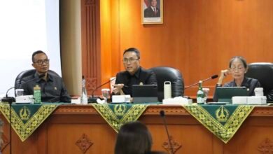 Sekda Badung Surya Suamba pimpin rapat evaluasi realisasi APBD Badung 2026 Triwulan I
