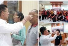 Bupati Klungkung I Made Satria menyerahkan bantuan kacamata gratis PT Glouryoung International