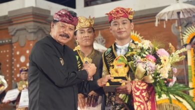 Foto: Penobatan Jegeg Maha dan Bagus Wikrama sebagai pemenang utama Jegeg Bagus Tabanan 2026.