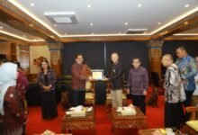 Wakil Bupati Gianyar Anak Agung Gde Mayun saat menerima kunjungan BI Sumatera Utara terkait pariwisata berbasis budaya