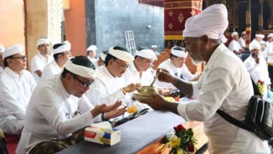 Wawali Arya Wibawa menghadiri upacara pemelaspasan Bale Kulkul Banjar Bun Denpasar