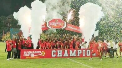Penutupan dan penyerahan hadiah Soekarno Cup III regional Bali di Stadion Ngurah Rai Denpasar