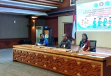 Kepala Dinas Damkar Denpasar I Made Tirana membuka pelatihan simulasi pencegahan kebakaran rumah tangga bagi ratusan kader PKK Denpasar Timur di Graha Sewaka Dharma