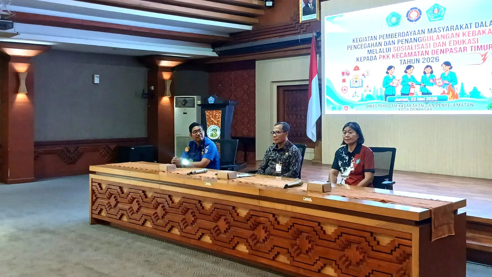 Kepala Dinas Damkar Denpasar I Made Tirana membuka pelatihan simulasi pencegahan kebakaran rumah tangga bagi ratusan kader PKK Denpasar Timur di Graha Sewaka Dharma