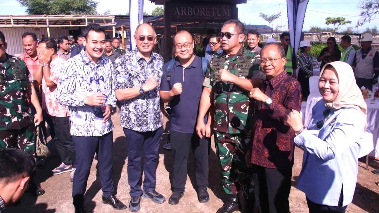 Gubernur Koster dan KSAD Maruli Simanjuntak meninjau lahan PSEL di Pesanggaran
