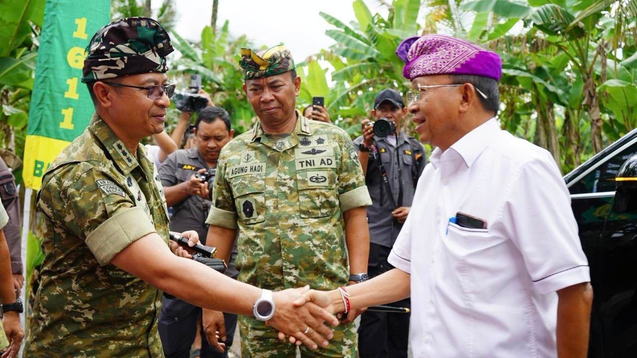 Gubernur Bali Wayan Koster ikuti peresmian 1.061 Koperasi Desa Kelurahan Merah Putih secara virtual di Badung.