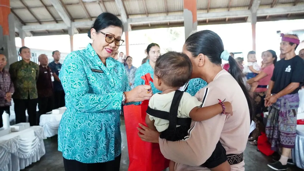 Ny. Putri Koster memberikan motivasi kepada penggerak PKK Bali untuk aktif mengasah kreativitas kuliner demi meningkatkan pendapatan ekonomi keluarga