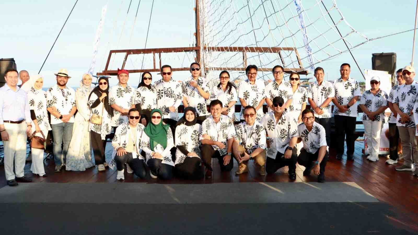 Walikota Jaya Negara menyambut anggota APEKSI di Pelabuhan Benoa