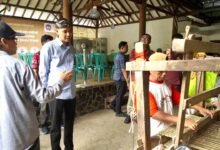 Wabup Klungkung Tjok Surya mengunjungi Sentra Tenun Gamplong di Sleman