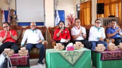 Ny. Budiasih Dirga mewakili Ketua TP PKK Tabanan hadiri pembinaan lomba HKG PKK Bali di SMK Saraswati 3 Tabanan