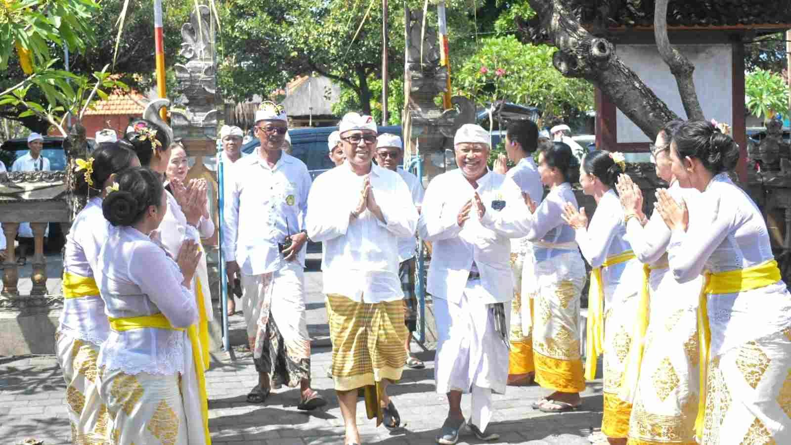 Walikota Denpasar I Gusti Ngurah Jaya Negara menghadiri upacara Ngeratep di Pura Dalem Ulun Suan