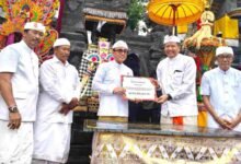 Bank BPD Bali salurkan bantuan untuk upacara keagamaan di Pura Dang Kahyangan Segara Rupek Buleleng