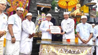 Bank BPD Bali salurkan bantuan untuk upacara keagamaan di Pura Dang Kahyangan Segara Rupek Buleleng