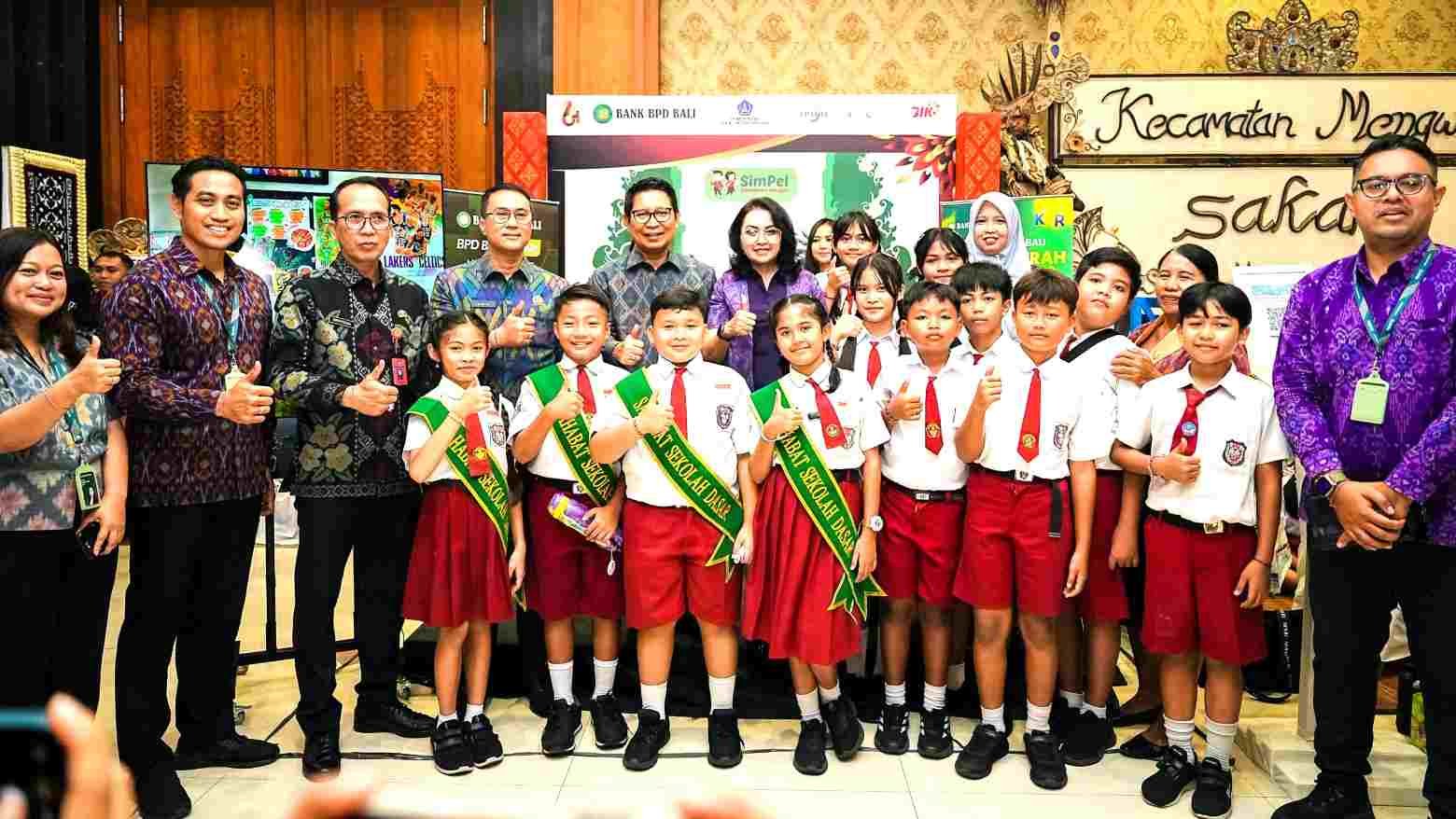 Bupati Badung Adi Arnawa meluncurkan Program Beasiswa Nak Badung dalam acara Badung Education Fair BEF 2026