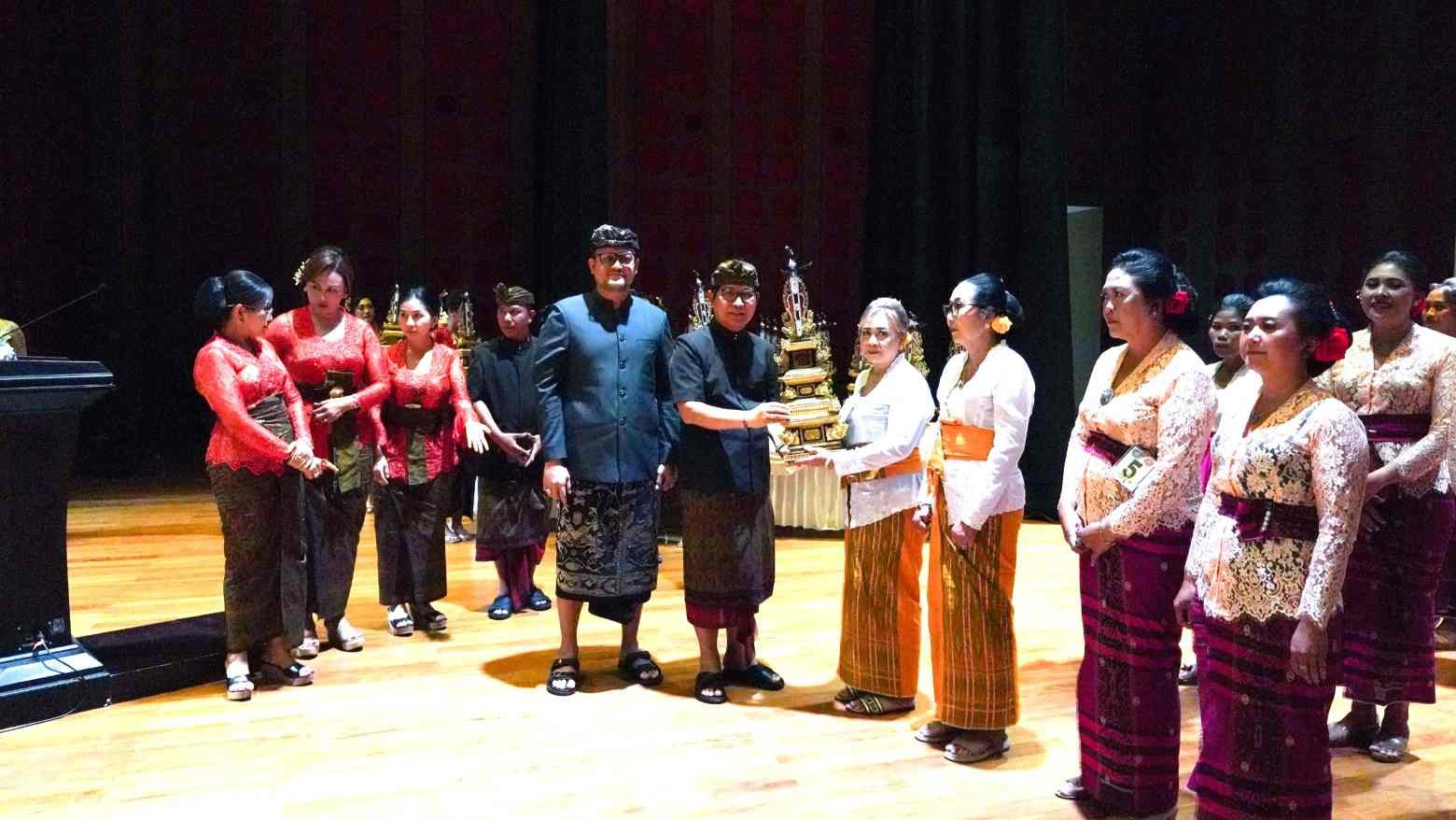Bupati Badung Adi Arnawa dan Wabup Bagus Alit Sucipta tutup PKB Badung 2026