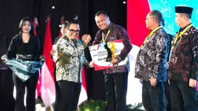 Bupati Gianyar Made Mahayastra terima dua penghargaan dan insentif fiskal dari Kemendagri
