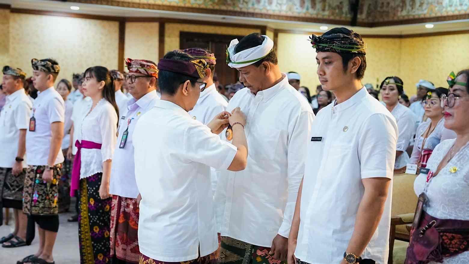 Bupati Badung I Wayan Adi Arnawa melantik 156 pejabat di lingkungan Pemkab Badung