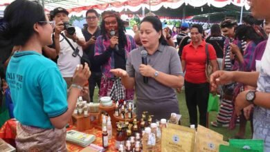 Ny. Seniasih Giri Prasta menegaskan pentingnya penguatan UMKM dan penggunaan produk lokal Bali sebagai benteng ekonomi daerah di tengah arus globalisasi