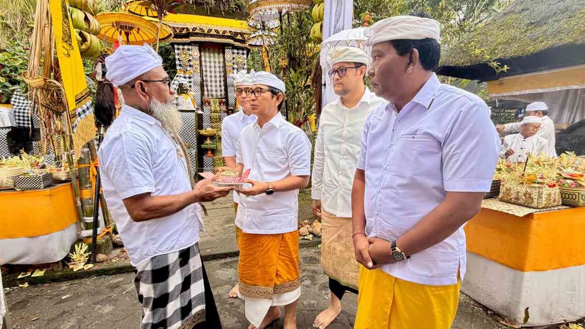 Bupati Adi Arnawa pimpin Bhakti Penganyaran Pemkab Badung di Pura Luhur Batukau dan serahkan punia