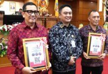 Bupati Tabanan Sanjaya menerima penghargaan Opini WTP 12 kali berturut-turut dari BPK RI Bali