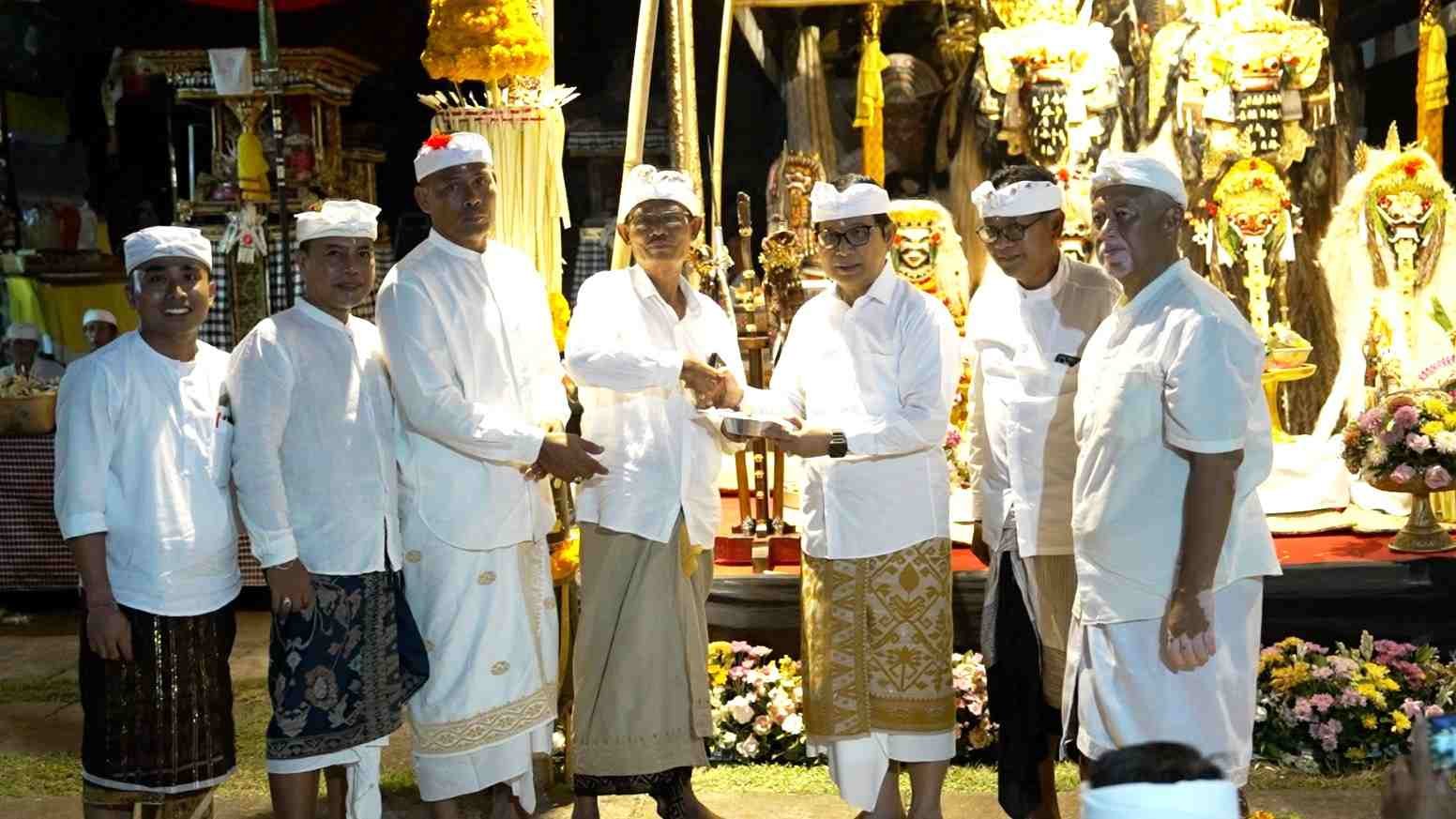 Bupati Wayan Adi Arnawa hadiri puncak upacara Piodalan di Pura Dalem Puri, Desa Bongkasa, Kecamatan Abiansemal, Badung