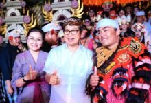 Bupati Badung Adi Arnawa menyaksikan pergelaran Calonarang Geseng Waringin Duta Badung di PKB 2026