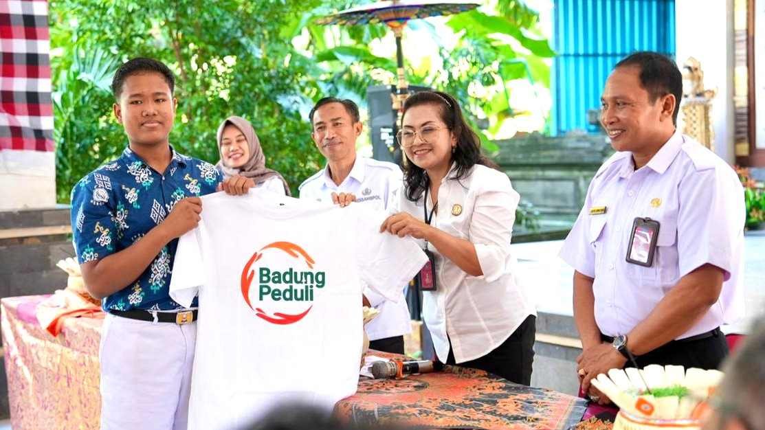 Bunda Anti Narkoba Badung Rasniathi Adi Arnawa buka sosialisasi bahaya narkoba di SMPN 6 Mengwi