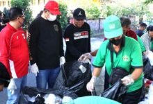 Wakil Bupati Tabanan Made Dirga pimpin aksi resik sampah ASN di Lapangan Alit Saputra