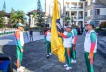Bupati Badung I Wayan Adi Arnawa melepas Kontingen Porjar Badung 2026 di Lapangan Puspem