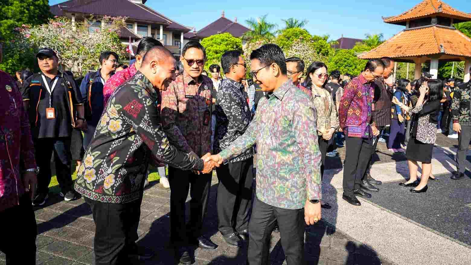 Bupati Badung I Wayan Adi Arnawa usai pimpin apel penguatan petugas Sensus Ekonomi 2026